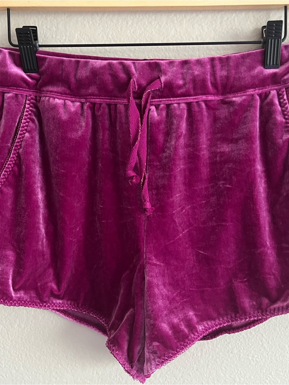 VGUC Fabletics Shorts - Picture 3 of 4